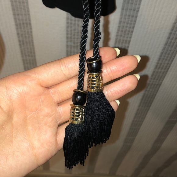 Elegant Ruffle Sleeve Romper - Picture 4 of 11